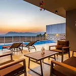 Yesilkoey 3 Bedroom Secluded With Private Pool Hot Tub 빌라 칼칸