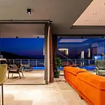 Yesilkoey 3 Bedroom Secluded With Private Pool Hot Tub * 칼칸