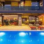 Yesilkoey 3 Bedroom Secluded With Private Pool Hot Tub