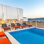 Yesilkoey 3 Bedroom Secluded With Private Pool Hot Tub