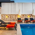 Yesilkoey 3 Bedroom Secluded With Private Pool Hot Tub Villa