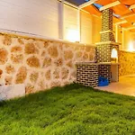 Yesilkoey 3 Bedroom Secluded With Private Pool Hot Tub *