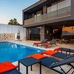 Yesilkoey 3 Bedroom Secluded With Private Pool Hot Tub Villa *