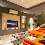 Yesilkoey 3 Bedroom Secluded With Private Pool Hot Tub