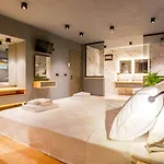 Yesilkoey 3 Bedroom Secluded With Private Pool Hot Tub Villa