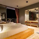 Yesilkoey 3 Bedroom Secluded With Private Pool Hot Tub
