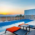 Yesilkoey 3 Bedroom Secluded With Private Pool Hot Tub Villa