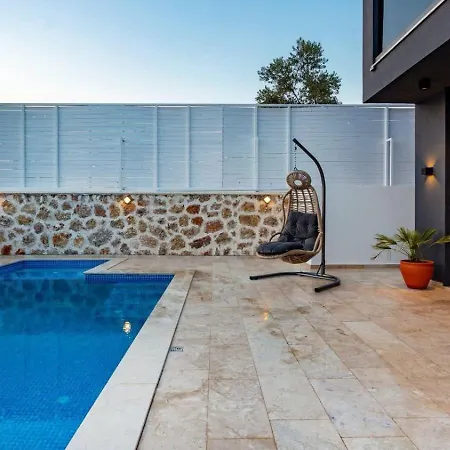 Yesilkoey 3 Bedroom Secluded With Private Pool Hot Tub 칼칸