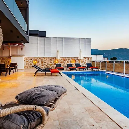 Yesilkoey 3 Bedroom Secluded With Private Pool Hot Tub 빌라 칼칸