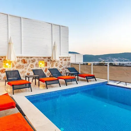 Yesilkoey 3 Bedroom Secluded With Private Pool Hot Tub