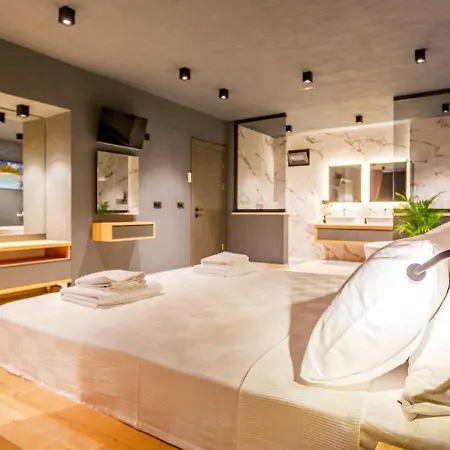 Yesilkoey 3 Bedroom Secluded With Private Pool Hot Tub Villa