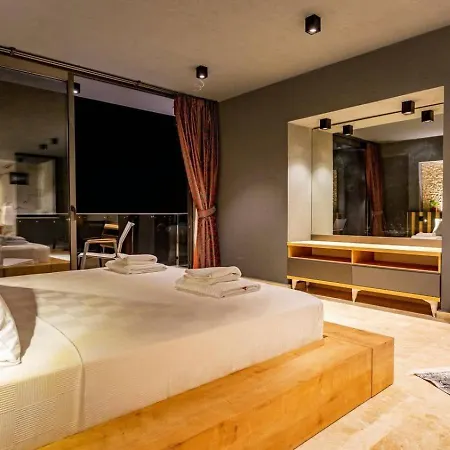 Yesilkoey 3 Bedroom Secluded With Private Pool Hot Tub
