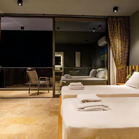 Yesilkoey 3 Bedroom Secluded With Private Pool Hot Tub 빌라 칼칸