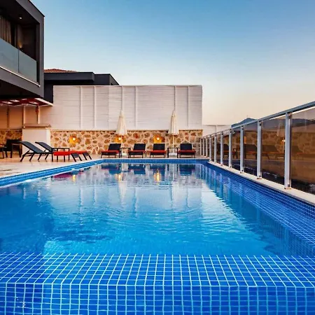 Yesilkoey 3 Bedroom Secluded With Private Pool Hot Tub Villa