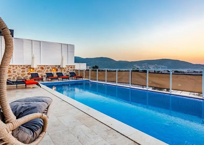 Yesilkoey 3 Bedroom Secluded With Private Pool Hot Tub كالكان