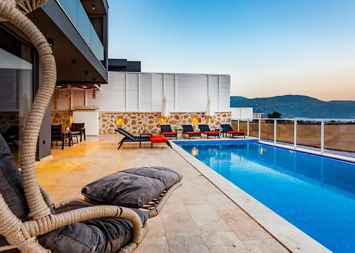 Yesilkoey 3 Bedroom Secluded With Private Pool Hot Tub فيلة كالكان