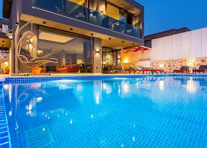 Yesilkoey 3 Bedroom Secluded With Private Pool Hot Tub *