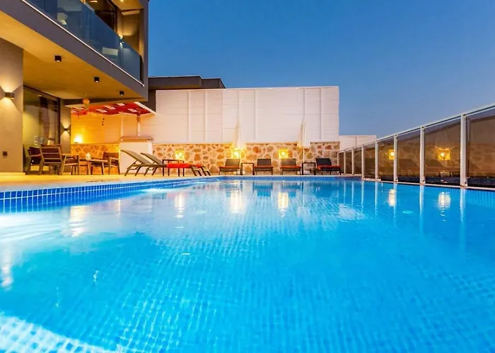 Yesilkoey 3 Bedroom Secluded With Private Pool Hot Tub كالكان