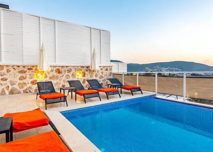 Yesilkoey 3 Bedroom Secluded With Private Pool Hot Tub