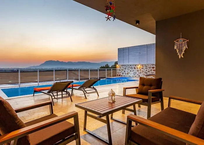 Yesilkoey 3 Bedroom Secluded With Private Pool Hot Tub فيلة كالكان