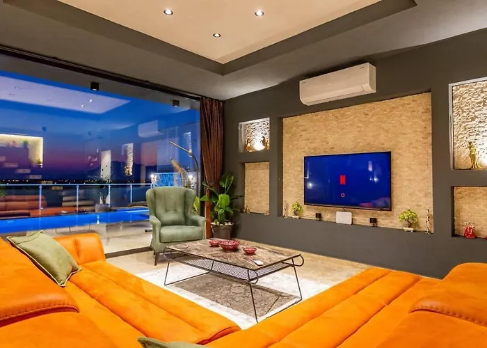 Yesilkoey 3 Bedroom Secluded With Private Pool Hot Tub * كالكان