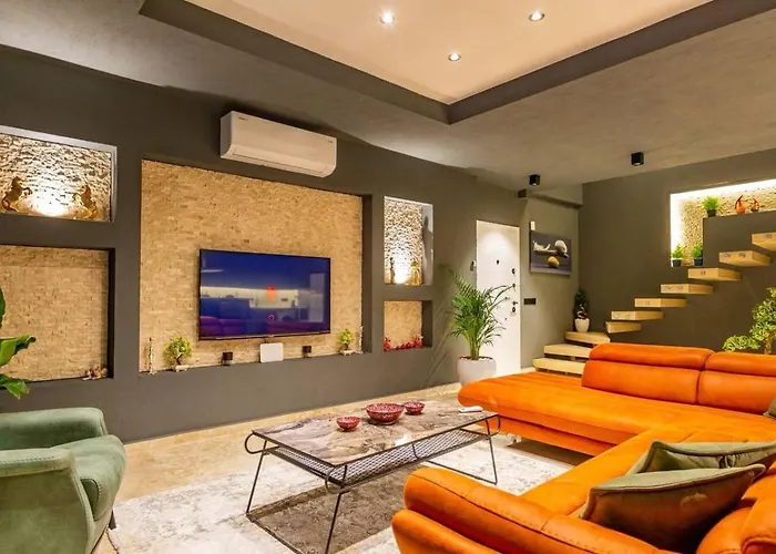 Yesilkoey 3 Bedroom Secluded With Private Pool Hot Tub