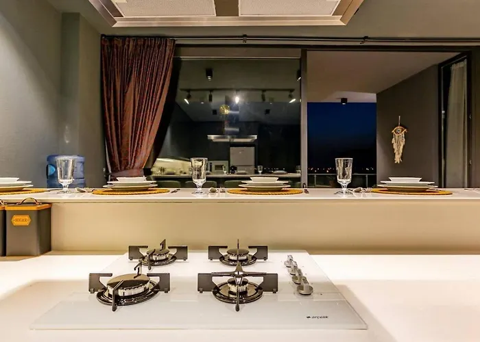 Yesilkoey 3 Bedroom Secluded With Private Pool Hot Tub *
