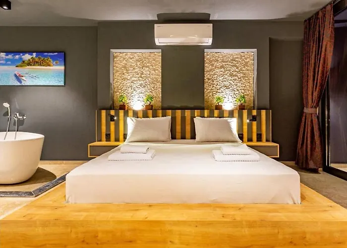 Yesilkoey 3 Bedroom Secluded With Private Pool Hot Tub فيلة كالكان