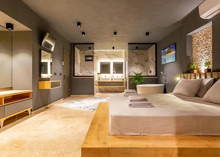 فيلة Yesilkoey 3 Bedroom Secluded With Private Pool Hot Tub