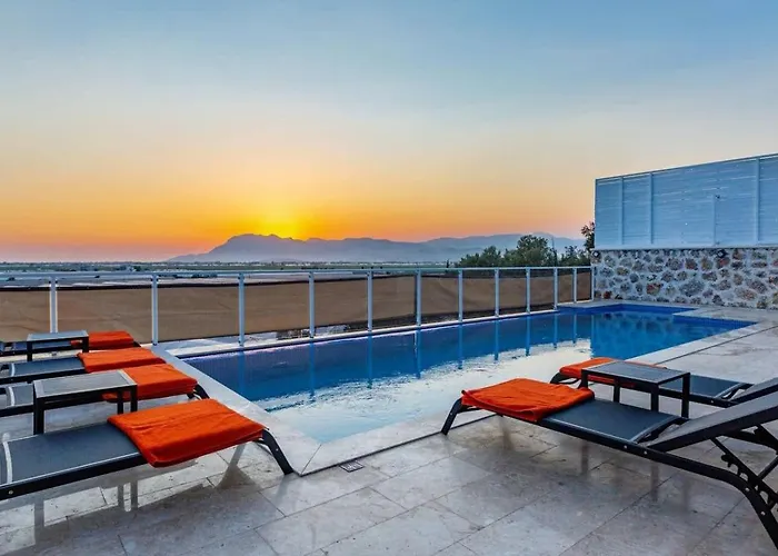 Yesilkoey 3 Bedroom Secluded With Private Pool Hot Tub كالكان
