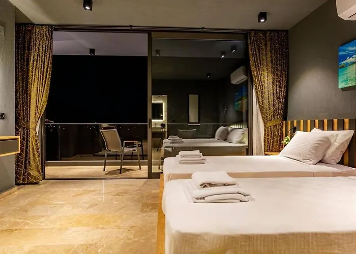 Yesilkoey 3 Bedroom Secluded With Private Pool Hot Tub فيلة كالكان