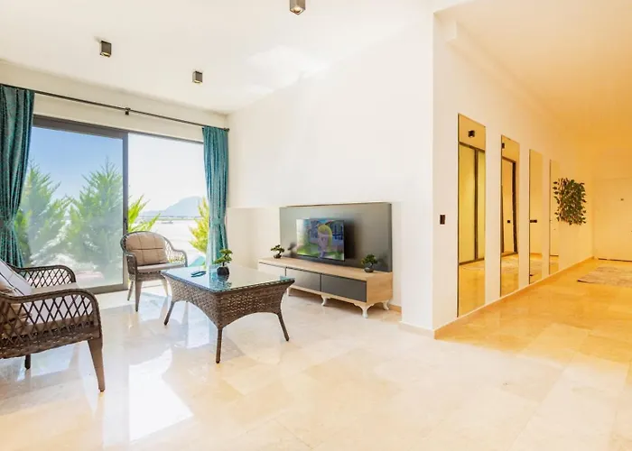 Yesilkoey 3 Bedroom Secluded With Private Pool Hot Tub فيلة *