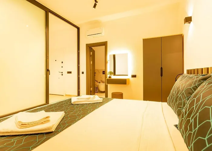 Yesilkoey 3 Bedroom Secluded With Private Pool Hot Tub فيلة