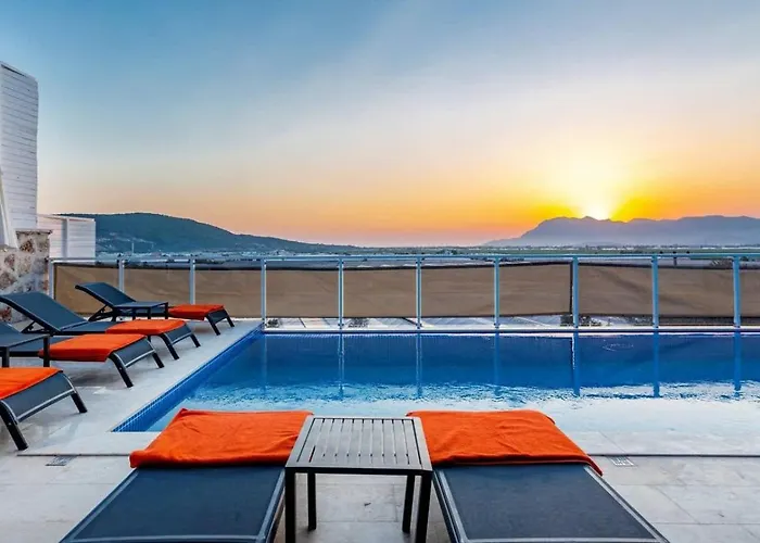 Yesilkoey 3 Bedroom Secluded With Private Pool Hot Tub فيلة