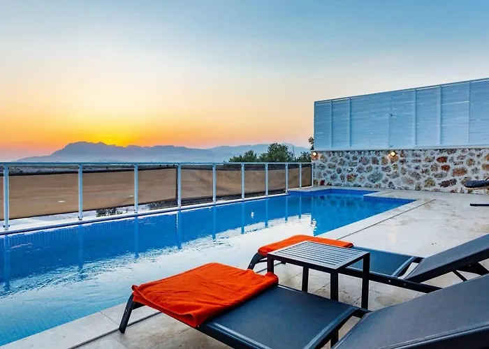 Yesilkoey 3 Bedroom Secluded With Private Pool Hot Tub فيلة
